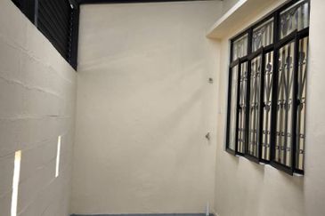 Oug 2 Storey Terrace Newly Refurbished Unit for Rent