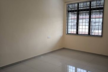Oug 2 Storey Terrace Newly Refurbished Unit for Rent