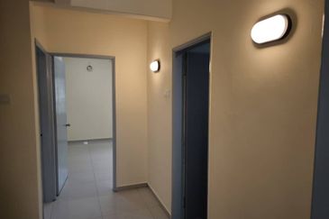 Oug 2 Storey Terrace Newly Refurbished Unit for Rent