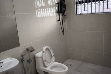 Oug 2 Storey Terrace Newly Refurbished Unit for Rent