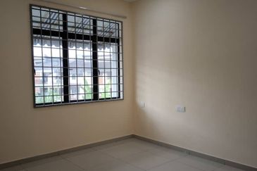 Oug 2 Storey Terrace Newly Refurbished Unit for Rent