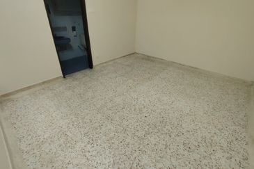 Oug/Taman Yarl 1 Storey Terrace House For Rent