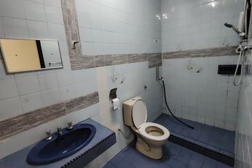 Oug/Taman Yarl 1 Storey Terrace House For Rent