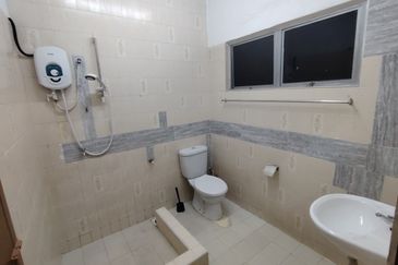 Oug/Taman Yarl 1 Storey Terrace House For Rent