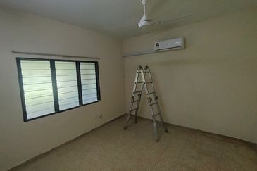 Oug/Taman Yarl 1 Storey Terrace House For Rent
