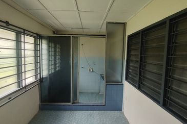 Oug/Taman Yarl 1 Storey Terrace House For Rent