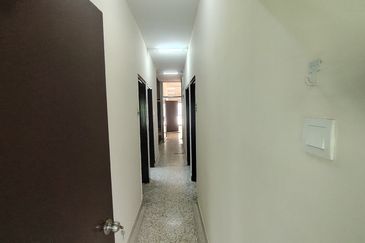 Oug/Taman Yarl 1 Storey Terrace House For Rent