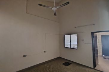 Oug/Taman Yarl 1 Storey Terrace House For Rent