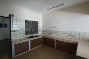 Oug/Taman Yarl 1 Storey Terrace House For Rent