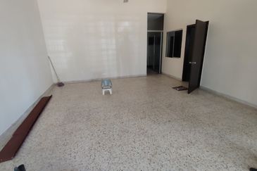 Oug/Taman Yarl 1 Storey Terrace House For Rent