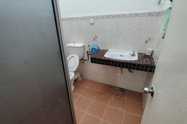 Oug 2 Storey Terrace House Near Playground for Rent