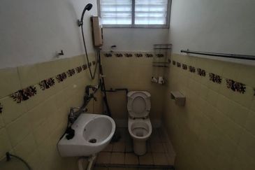 Oug 2 Storey Terrace House Near Playground for Rent