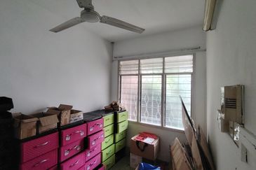 Oug 2 Storey Terrace House Near Playground for Rent