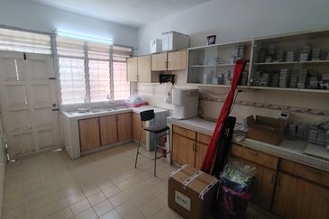 Oug 2 Storey Terrace House Near Playground for Rent