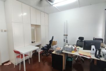 Oug 2 Storey Terrace House Near Playground for Rent