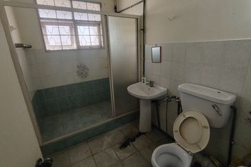 Oug 2 Storey Terrace House Near Playground for Rent