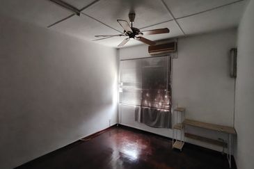 Oug 2 Storey Terrace House Near Playground for Rent