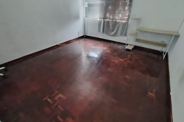 Oug 2 Storey Terrace House Near Playground for Rent