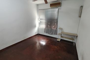 Oug 2 Storey Terrace House Near Playground for Rent
