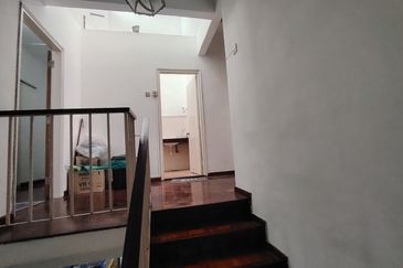 Oug 2 Storey Terrace House Near Playground for Rent