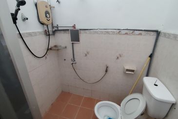 Oug 2 Storey Terrace House Near Playground for Rent