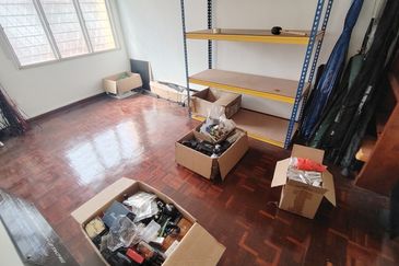 Oug 2 Storey Terrace House Near Playground for Rent