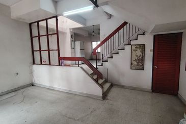 Oug 2 Storey Terrace House Basic Unit For Sale