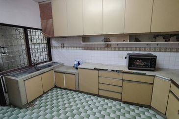 Oug 2 Storey Terrace House Basic Unit For Sale