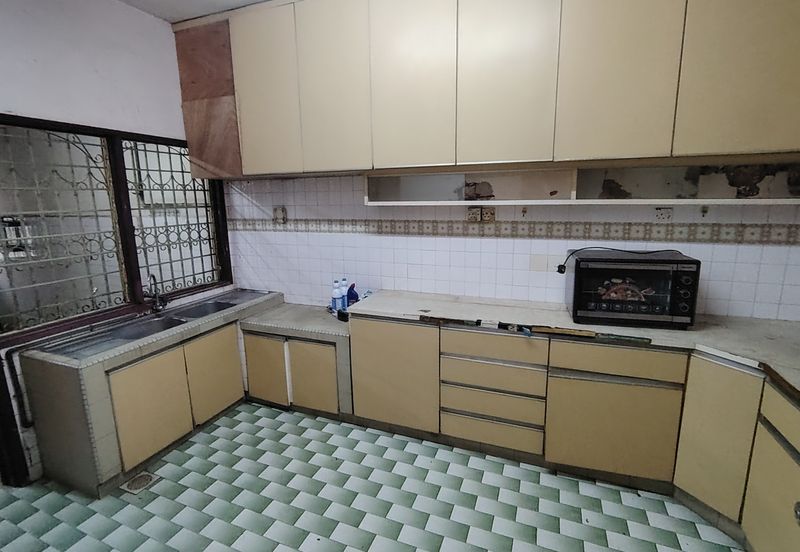 Oug 2 Storey Terrace House Basic Unit For Sale