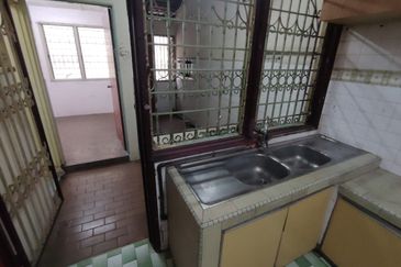 Oug 2 Storey Terrace House Basic Unit For Sale