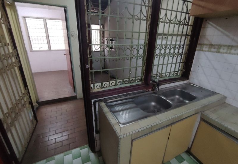 Oug 2 Storey Terrace House Basic Unit For Sale