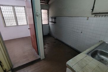 Oug 2 Storey Terrace House Basic Unit For Sale