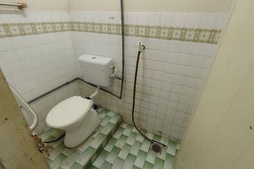 Oug 2 Storey Terrace House Basic Unit For Sale