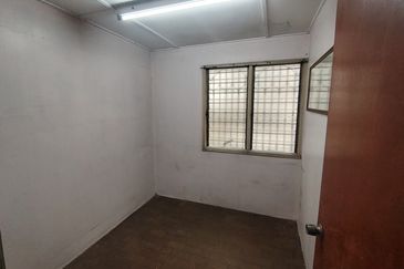 Oug 2 Storey Terrace House Basic Unit For Sale