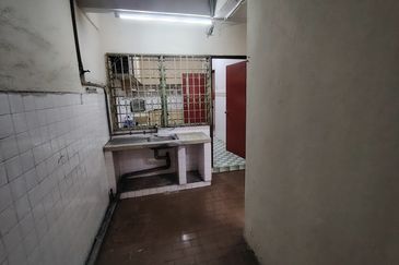 Oug 2 Storey Terrace House Basic Unit For Sale