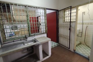 Oug 2 Storey Terrace House Basic Unit For Sale