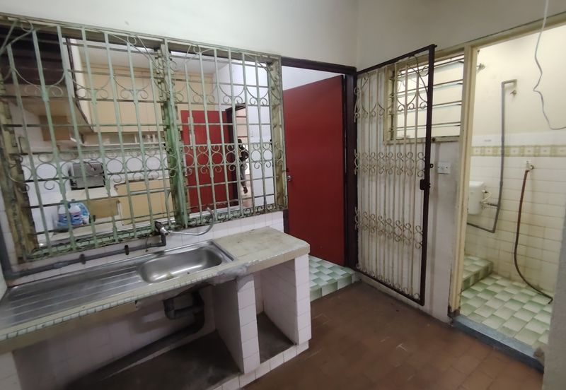 Oug 2 Storey Terrace House Basic Unit For Sale