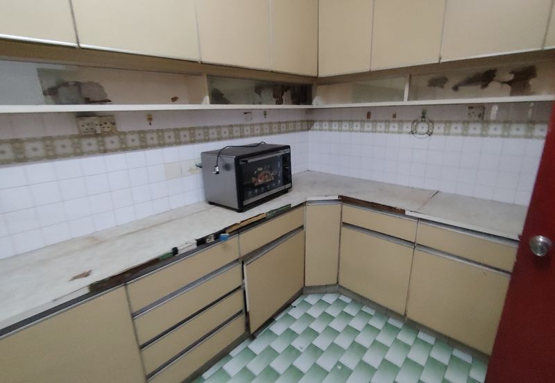 Oug 2 Storey Terrace House Basic Unit For Sale
