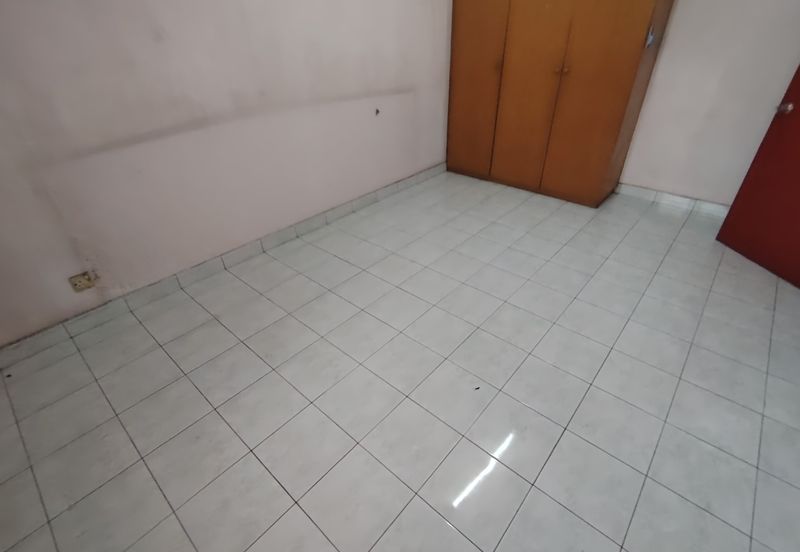 Oug 2 Storey Terrace House Basic Unit For Sale