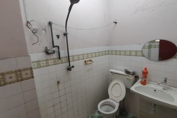 Oug 2 Storey Terrace House Basic Unit For Sale