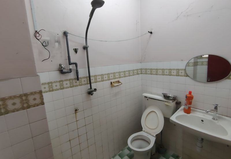 Oug 2 Storey Terrace House Basic Unit For Sale