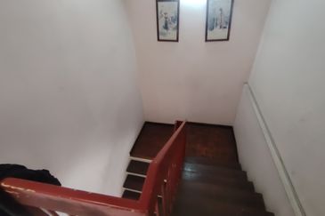 Oug 2 Storey Terrace House Basic Unit For Sale