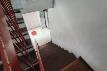 Oug 2 Storey Terrace House Basic Unit For Sale