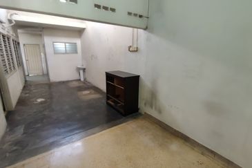 Oug/Happy Garden 1 Storey Terrace House Basic Unit For Sale