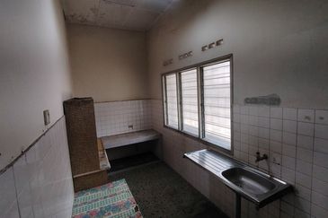 Oug/Happy Garden 1 Storey Terrace House Basic Unit For Sale