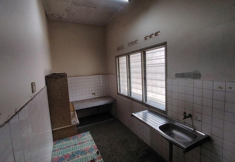 Oug/Happy Garden 1 Storey Terrace House Basic Unit For Sale