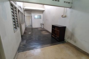 Oug/Happy Garden 1 Storey Terrace House Basic Unit For Sale