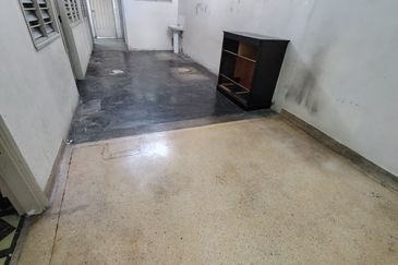 Oug/Happy Garden 1 Storey Terrace House Basic Unit For Sale