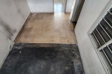 Oug/Happy Garden 1 Storey Terrace House Basic Unit For Sale