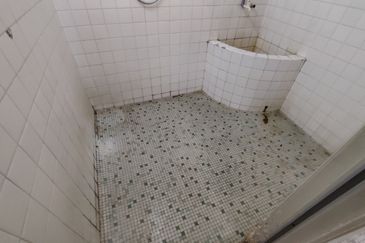 Oug/Happy Garden 1 Storey Terrace House Basic Unit For Sale